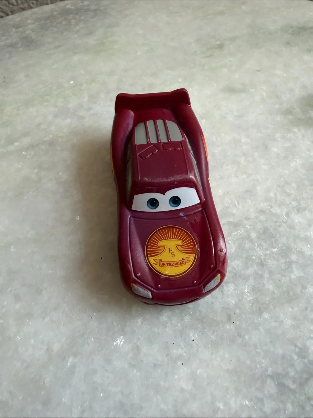 Disney Pixar Cars on the road Lightning McQueen Color changing car blue/maroon